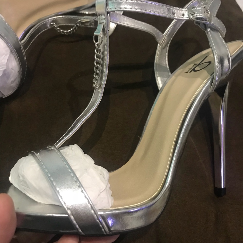 New in Box! Silver Heels shoes! 👡